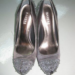 Bakers Vice Gray Silver Studs Spikes Embellished High Heel Pumps Size 8 Satin
